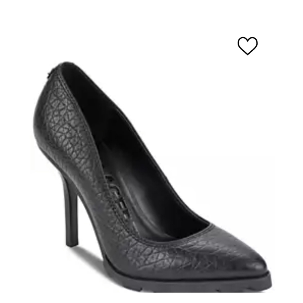 NIB KARL LAGERFELD Lugsole Black Pumps